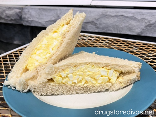 Two halves of a Japanese egg sandwich on a blue and white plate.